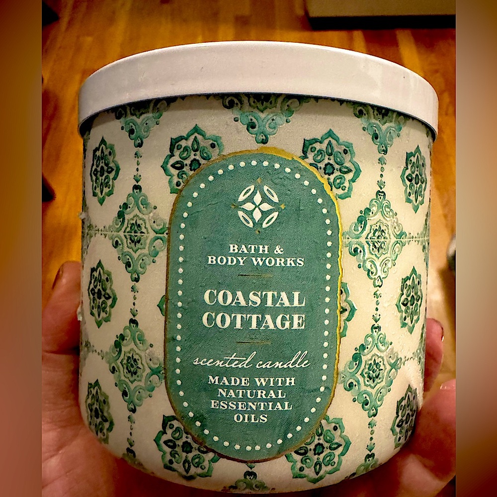 Bath & Body Works 3 wick candle in Coastal Cottage